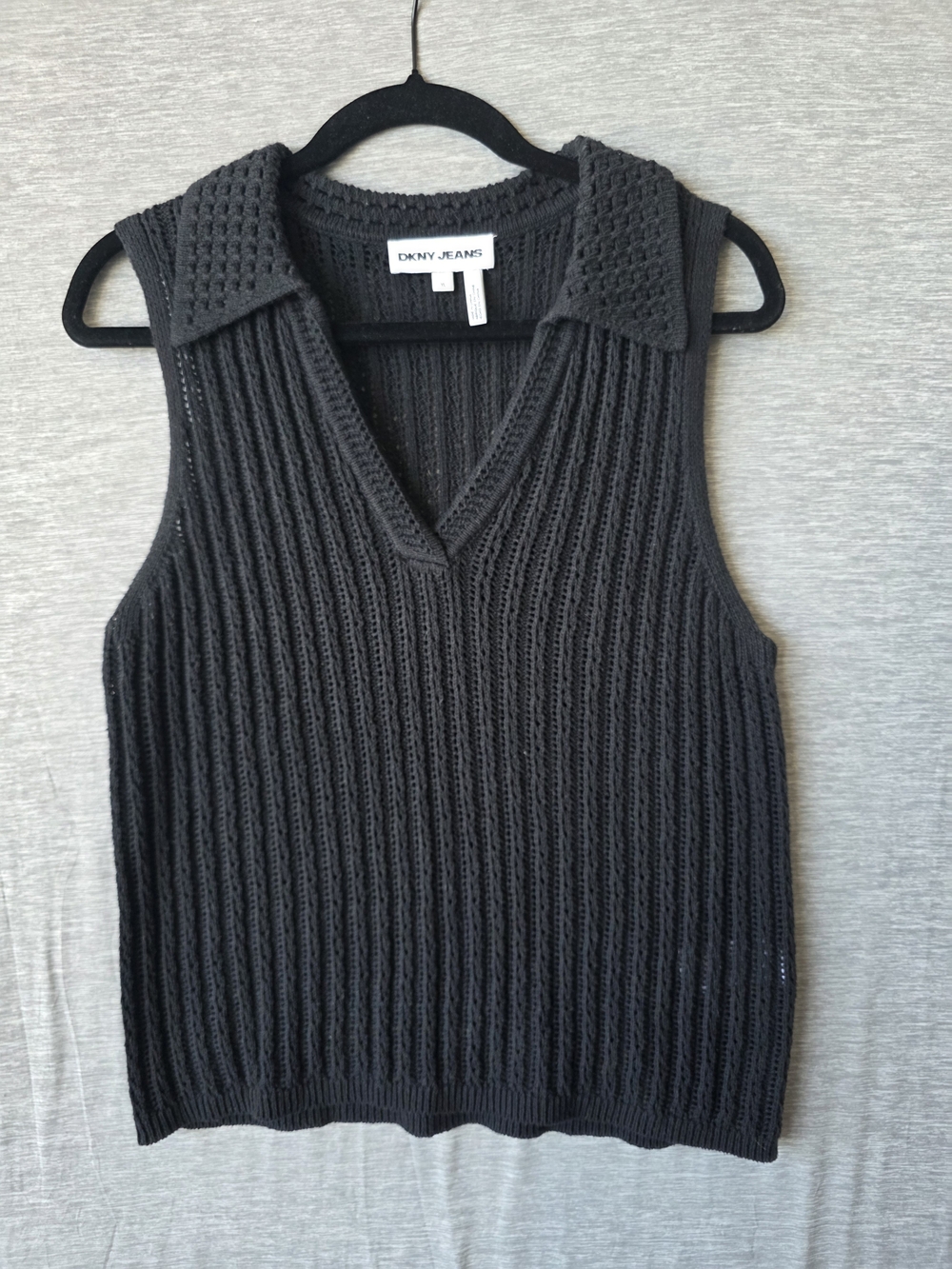 DKNY Knit Sleeveless V-Neck Sweater Tank in Black